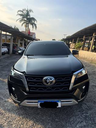 TOYOTA HILUX SW4 2.8 D-4D TURBO DIESEL SRX 7L 4X4 AUTOMÁTICO